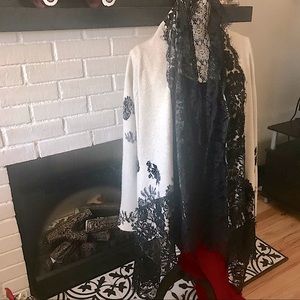 Stella black and white 🌹 shawl cardigan with lace